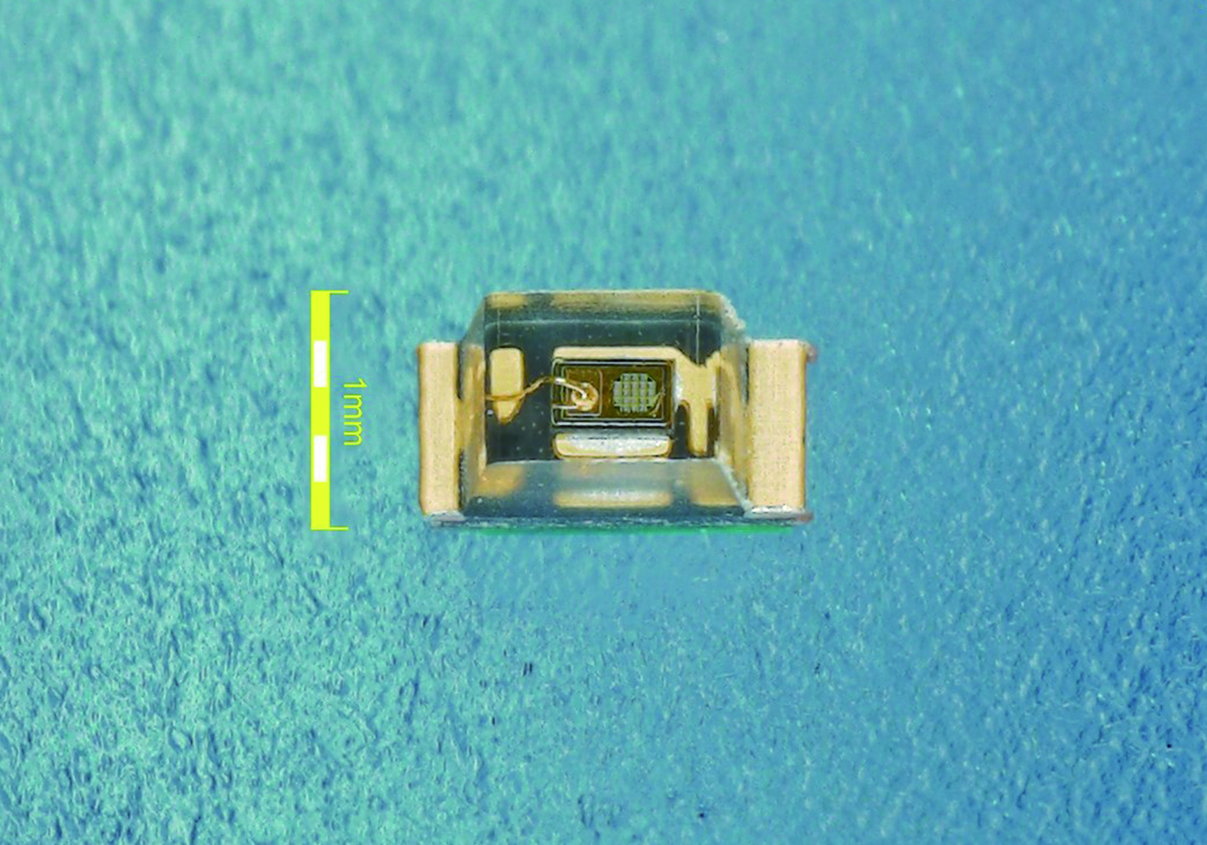 Width 1.6 mm, length 0.8 mm, height 0.7 mm (JIS standard 1608M)