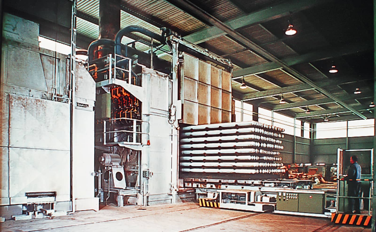 Copper and copper alloy floating annealing furnace