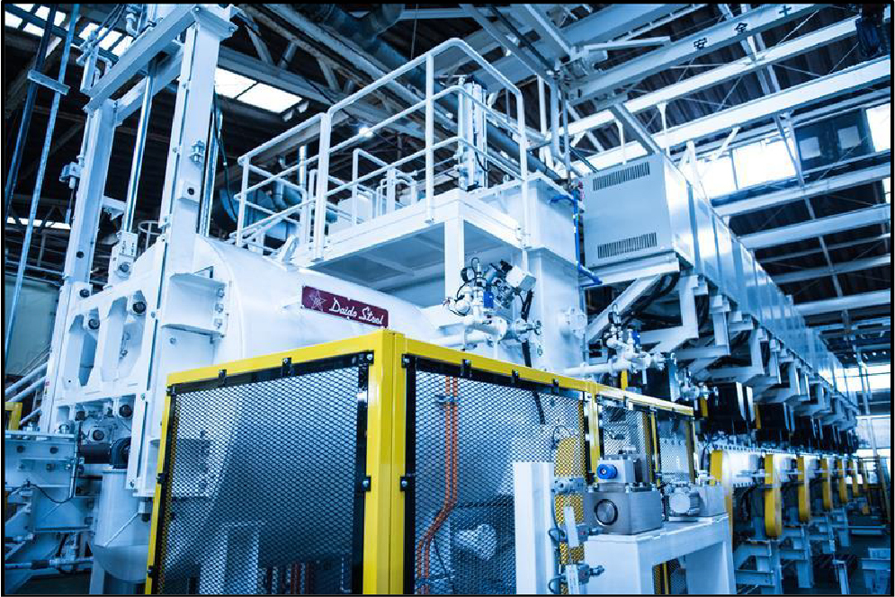 写真：浜名部品工業株式会社で稼働する連続式真空焼鈍炉