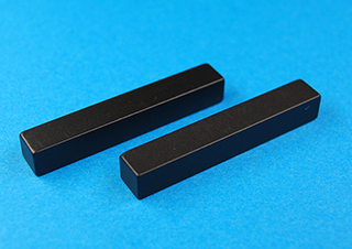 Heavy rare earth-free magnet